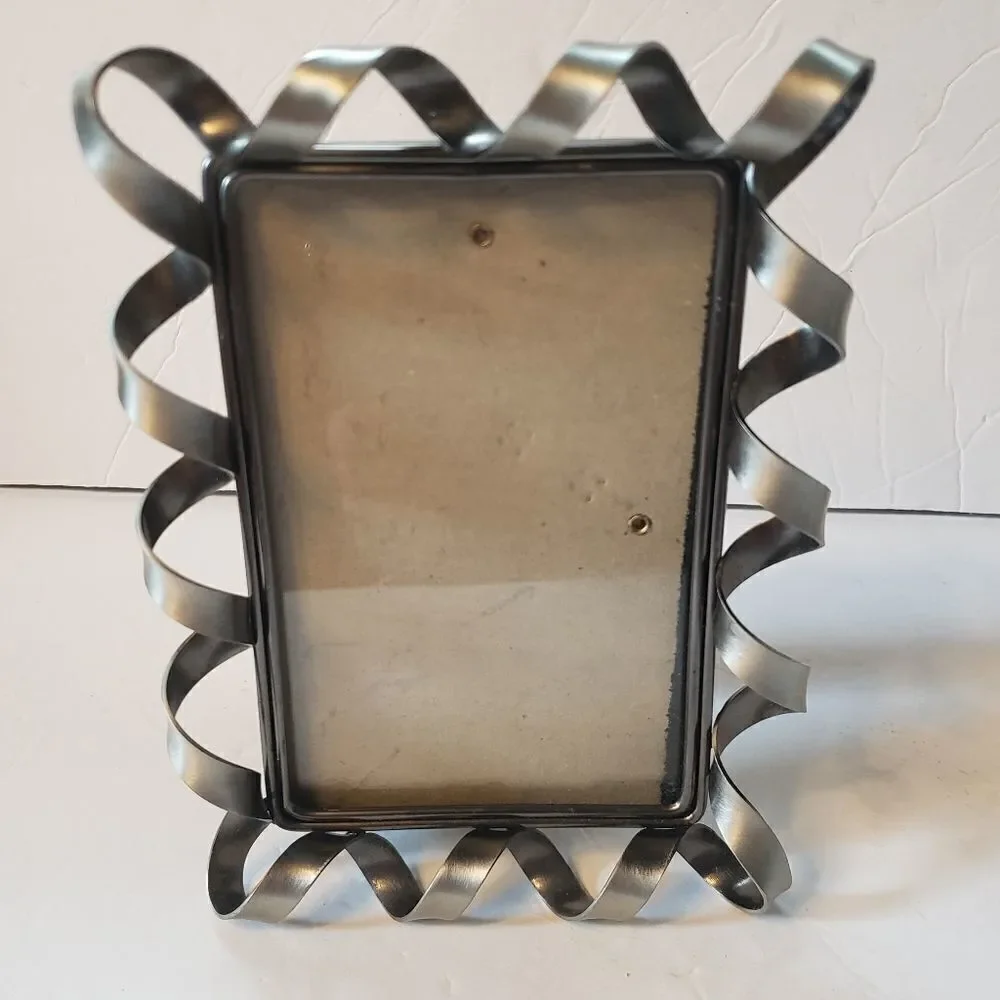 N/A twisting metal